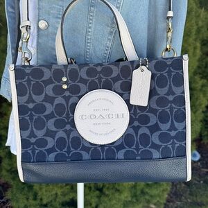 Coach Navy and Cream Signature Dempsey 22